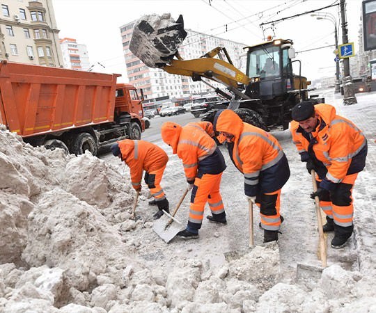 Уборка снега в Донецке и  Ростовской области